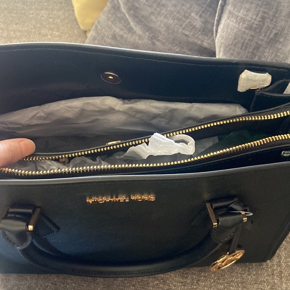 Michael Kors black purse - Picture 4 of 4